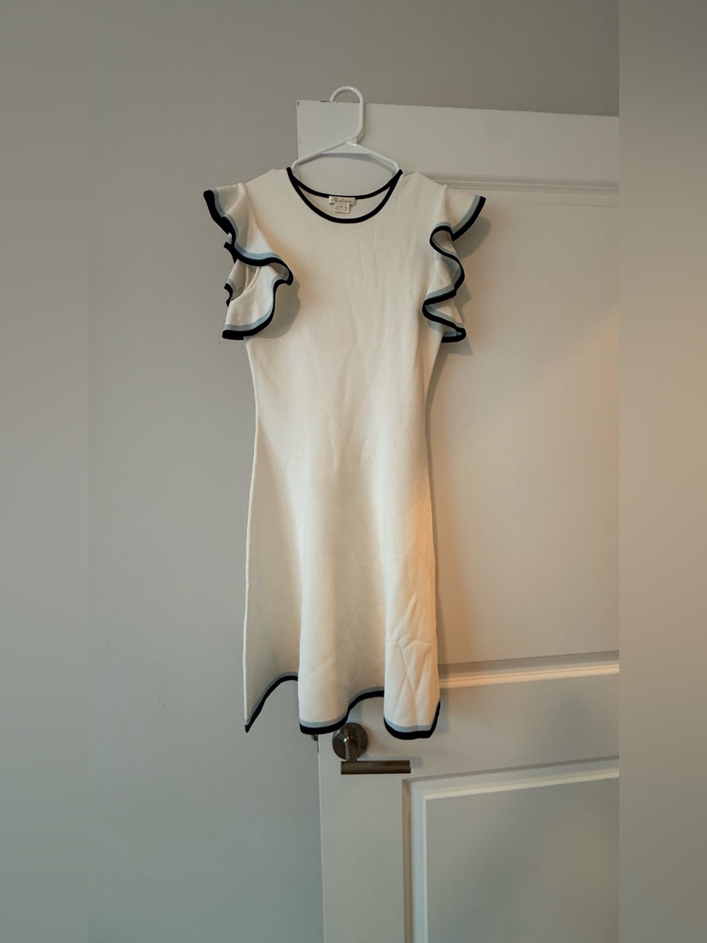 Shoshanna Knit Mini Dress White with Navy Ruffle Sleeve Contrast Trim❤️ - Picture 3 of 9